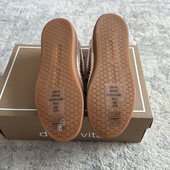NEW Dolce Vita Notice Stitch Sneakers - Picture 3 of 4